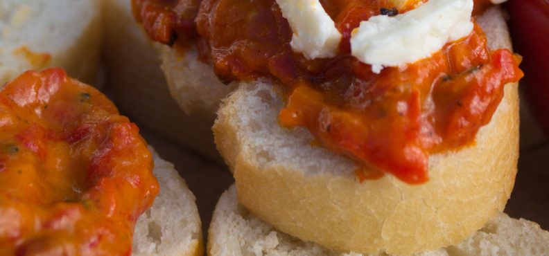 Ajvar tapas spread met feta kaas ajvar en feta marissas choice tapas spread